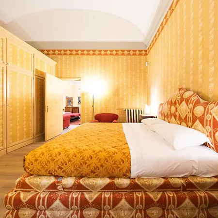 Macan Palace *